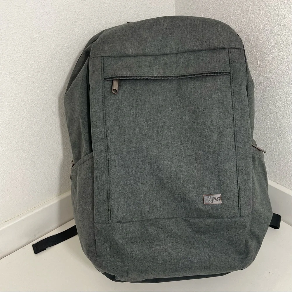 Case logic Gray Laptop Backpack in very good condition